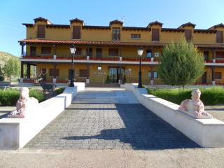 Hotel Milagros Rio Riaza - Milagros - 9