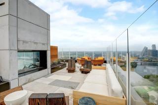 Upscale Rainey St Condo Homes - Peloton, gym, rooftop pool, wifi included - Austin - 9