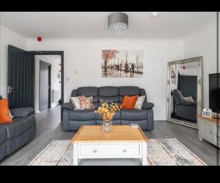 Marston 5 Bedroom Home With Parking Near NEC & BHX - Marston Green - 9