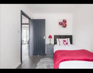 Marston 5 Bedroom Home With Parking Near NEC & BHX - Marston Green - 4