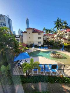 3 Bedroom Central Surfers Paradise Apartment - Gold Coast - 0