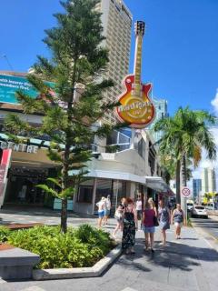 3 Bedroom Central Surfers Paradise Apartment - Gold Coast - 8