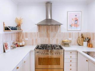 Mika · Cabin with fireplace, walk to the beach - 6