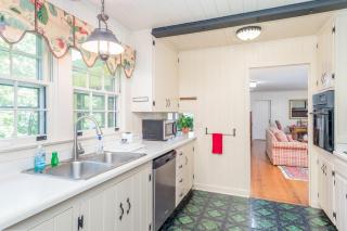 Sonshine Cottage - 1