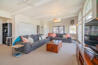 Hosts on the Coast Harbour Lights - 8