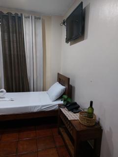 Makabata Guesthouse & Cafe - Manila - 8