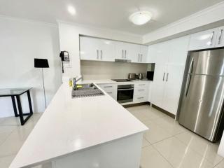 Diamond Beach Poolside 44 Premium - Gold Coast - 2