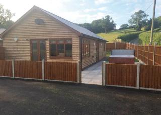 Heart Of Wales Lodges - Penybont - 9