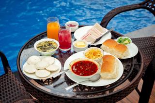 SaffronStays Amaltas, Nashik - pool villa with huge lawns perfect for large groups and corporate offsites - Nashik - 1