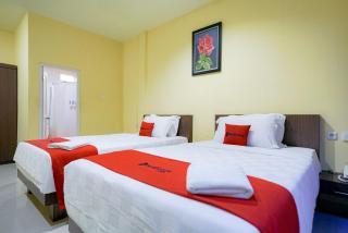 RedDoorz Plus @ Jalan FL Lumban Tobing Sibolga - 5