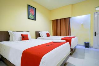 RedDoorz Plus @ Jalan FL Lumban Tobing Sibolga - 4