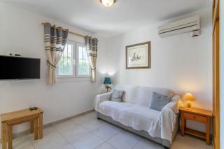 Heads 2 Holiday Homes Townhouse - Villamartin - 6