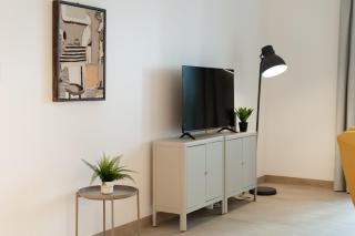 Bustling Beach Hotspot - Stylish Interior - La Mer - Dubai - 4
