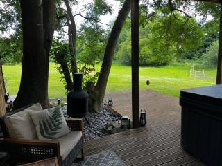 Lynbrook Haybarn, Hot tub and outdoor kitchen, New Forest - Ringwood - 4