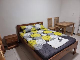 CHAMBRES PRIVEES CLIMATISEE ACCES DOUCHE -CUISINE-SALON - Dakar - 7