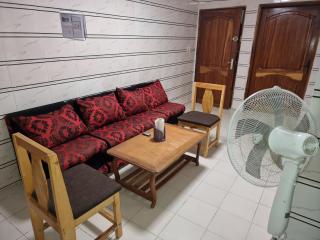 CHAMBRES PRIVEES CLIMATISEE ACCES DOUCHE -CUISINE-SALON - Dakar - 1