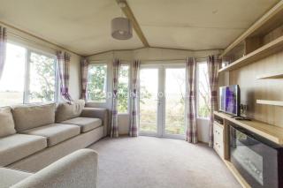 6 Berth Caravan For Hire At Seawick Holiday Park By The Beach Ref 27011Hv - 4