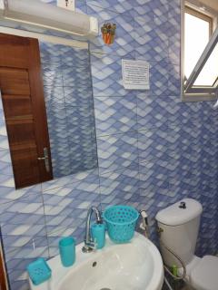 CHAMBRES PRIVEES CLIMATISEES-DOUCHES PERSONNELLES-NEFLIX-SALON - Dakar - 4