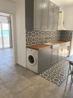 Seafront Apartment Nea Peramos - 5