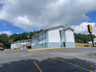 Super 8 by Wyndham Homewood Birmingham Area - Birmingham - 0