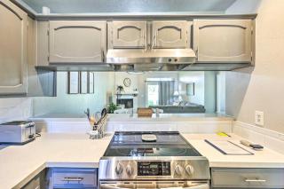 Golf Course Views and Pool Access Glendale Condo! - Glendale - 2