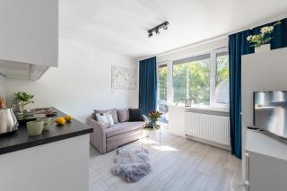Batorego 220 - 450m stacja metra Pola Mokotowskie, 800m Biblioteka Narodowa - 20m piękny park Pola Mokotowskie - 800m do SGH - Wifi - Smart TV - Good Apartments - Varsavia - 6