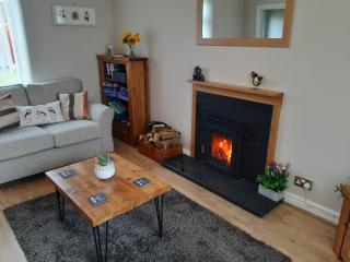 Two bedroom house with enclosed gardens and 2 car drive - 7