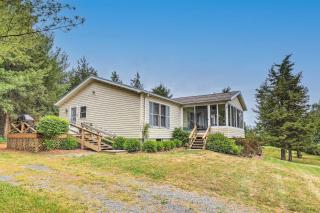 Finger Lakes Retreat with Sunroom, Fire Pit and BBQ! - Himrod - 9