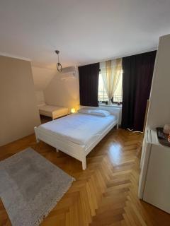 Guesthouse 12a - Pristina - 0