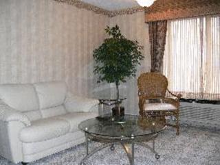Chateau Royale Inn - Lake Geneva - 8