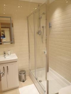 London Luxury Apartments 5 min walk from Ilford Station, with FREE PARKING & FREE WIFI - Ilford - 3