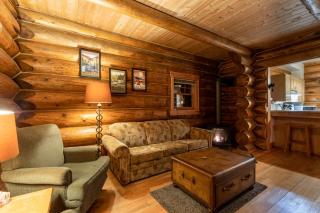 Moberly Lodge - Golden - 1