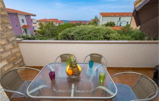 Stunning Apartment In Mandre With Wifi - 9