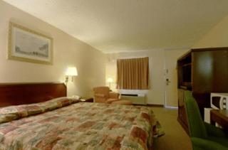 Econo Lodge - 1