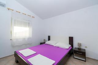 Apartments with a parking space Vir - 18131 - 2