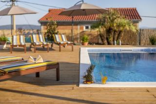 Family friendly apartments with a swimming pool Kastel Kambelovac, Kastela - 18117 - Kaštela - 3