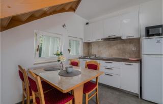 1 Bedroom Awesome Apartment In Baska - Baška - 5