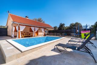 Family friendly house with a swimming pool Sukosan, Zadar - 17965 - Sukošan - 9