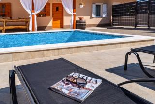 Family friendly house with a swimming pool Sukosan, Zadar - 17965 - Sukošan - 4