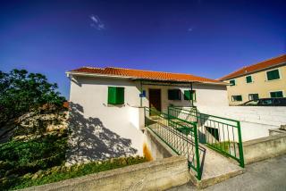 Apartments with a parking space Postira, Brac - 18472 - Postira - 0