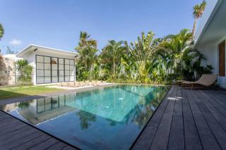Modern Elegance in Bingin Beach 3 BR Luxury Villa - Uluwatu - 0