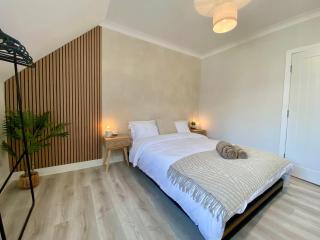 Luxury Scandi Inspired 1 Bed Town Centre Apartment - 2