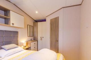 Lovely Caravan At Azure Seas Nearby The Beautiful Beach Ref 32038Az - Lowestoft - 1