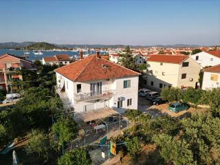 Apartment Alenka - Murter - 0