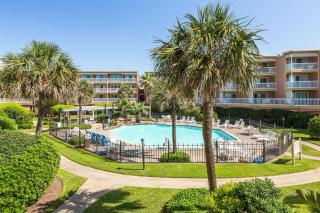 Victorian Condo Relax Refresh and Renew - Galveston - 9
