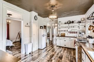 4BR Mountain-View Home - Deck, Washer and Dryer - 4