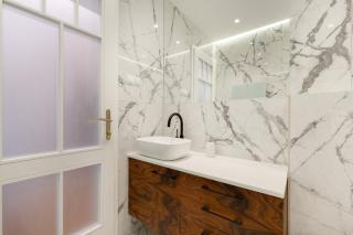 Designer Dream Home with Stunning View - Budapest - 5