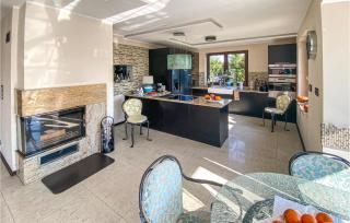 Lovely Home In Mscice With Kitchen - Mścice - 8