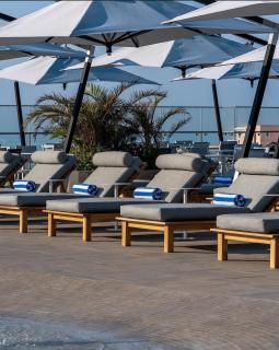 Beachfront Suite Ocean-View Balcony 300Mb Fibre - 1