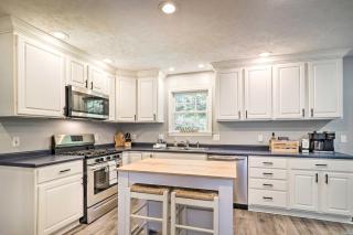 2 Mi to Dtwn! Beulah Family Home with Fireplace - 2